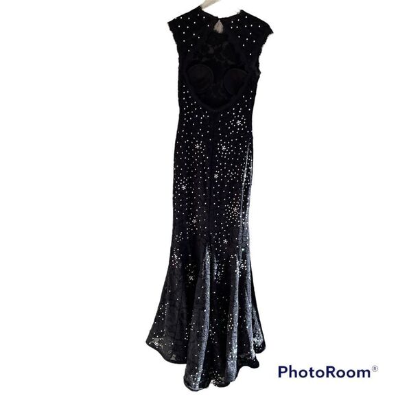 Avery G Formal Gown Size 8 - Picture 2 of 9